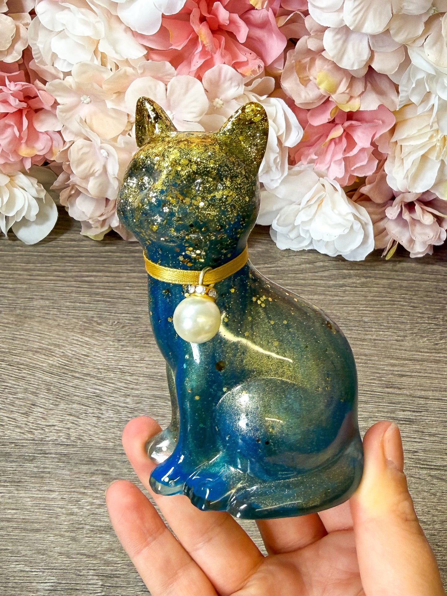 Handgefertigte Katzen Figur aus Resin Blau/Gold– süße Deko & Geschenkidee