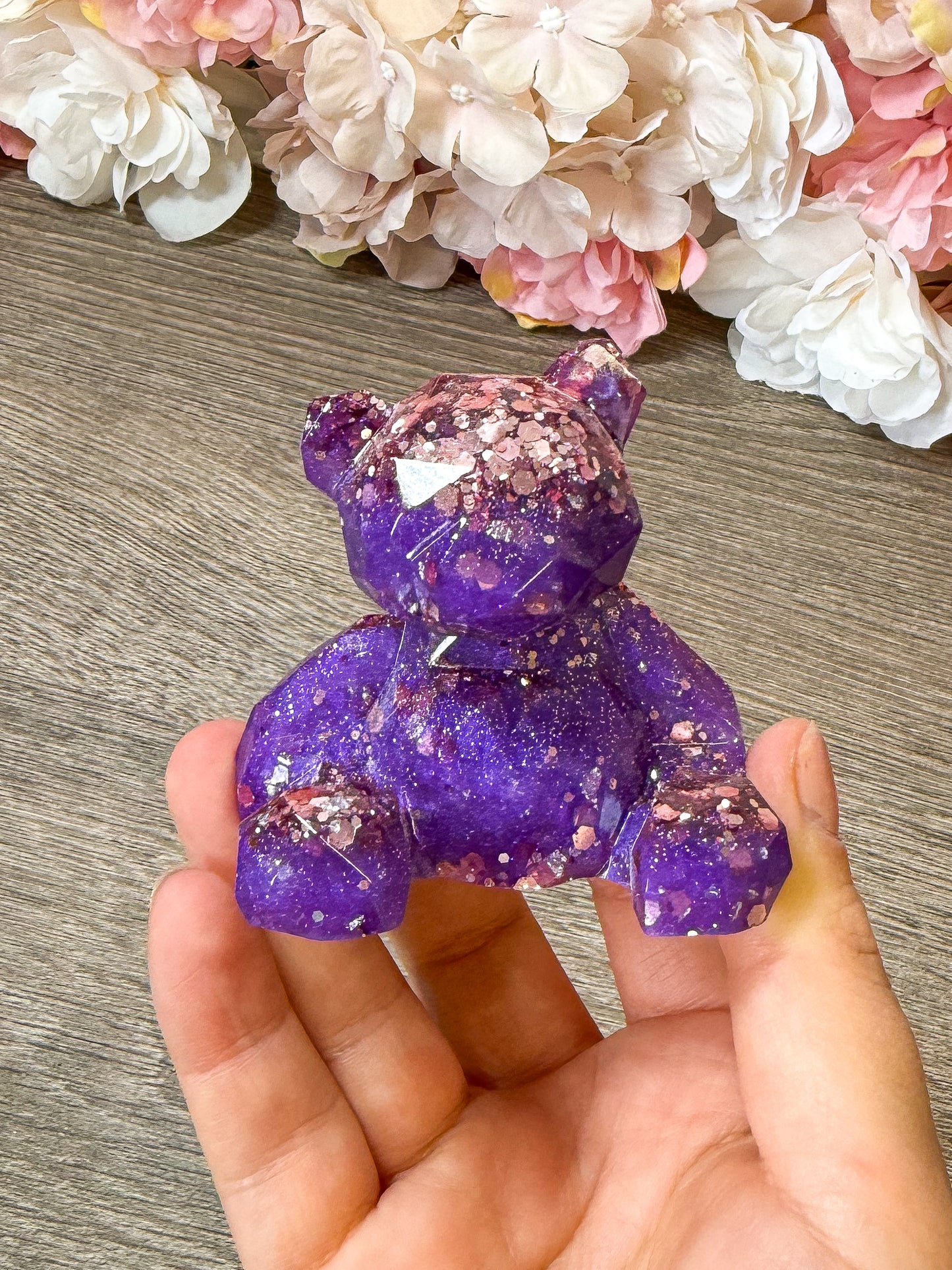 Teddy Figur aus Epoxidharz – handgefertigte Deko Figur Einzelstück