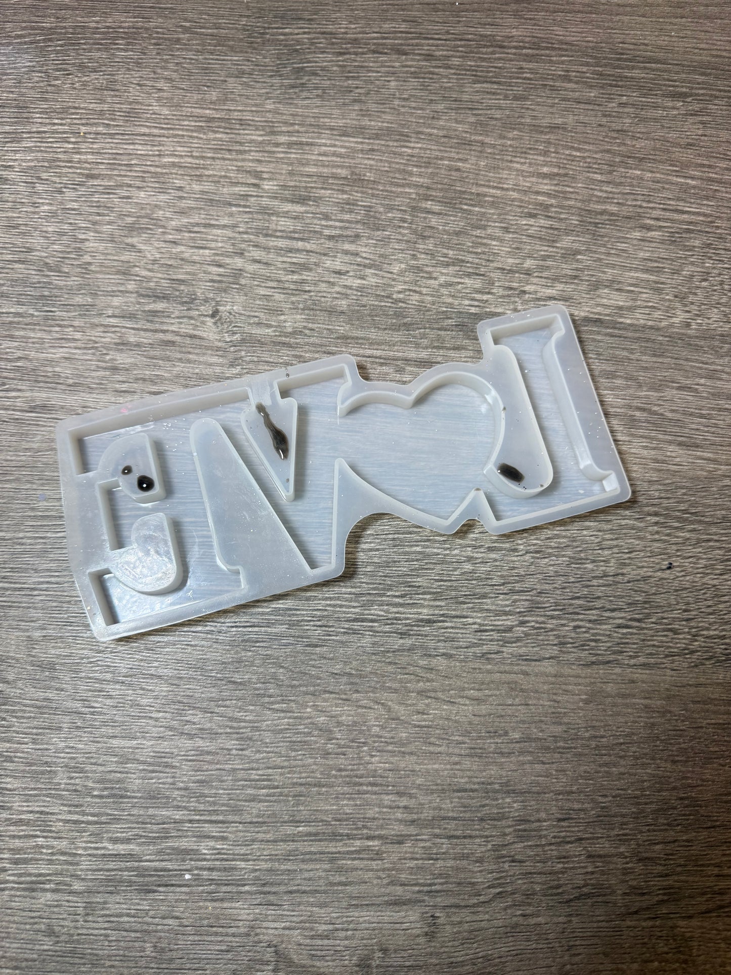 Silikonform mit dem Schriftzug „LOVE“ - gebraucht