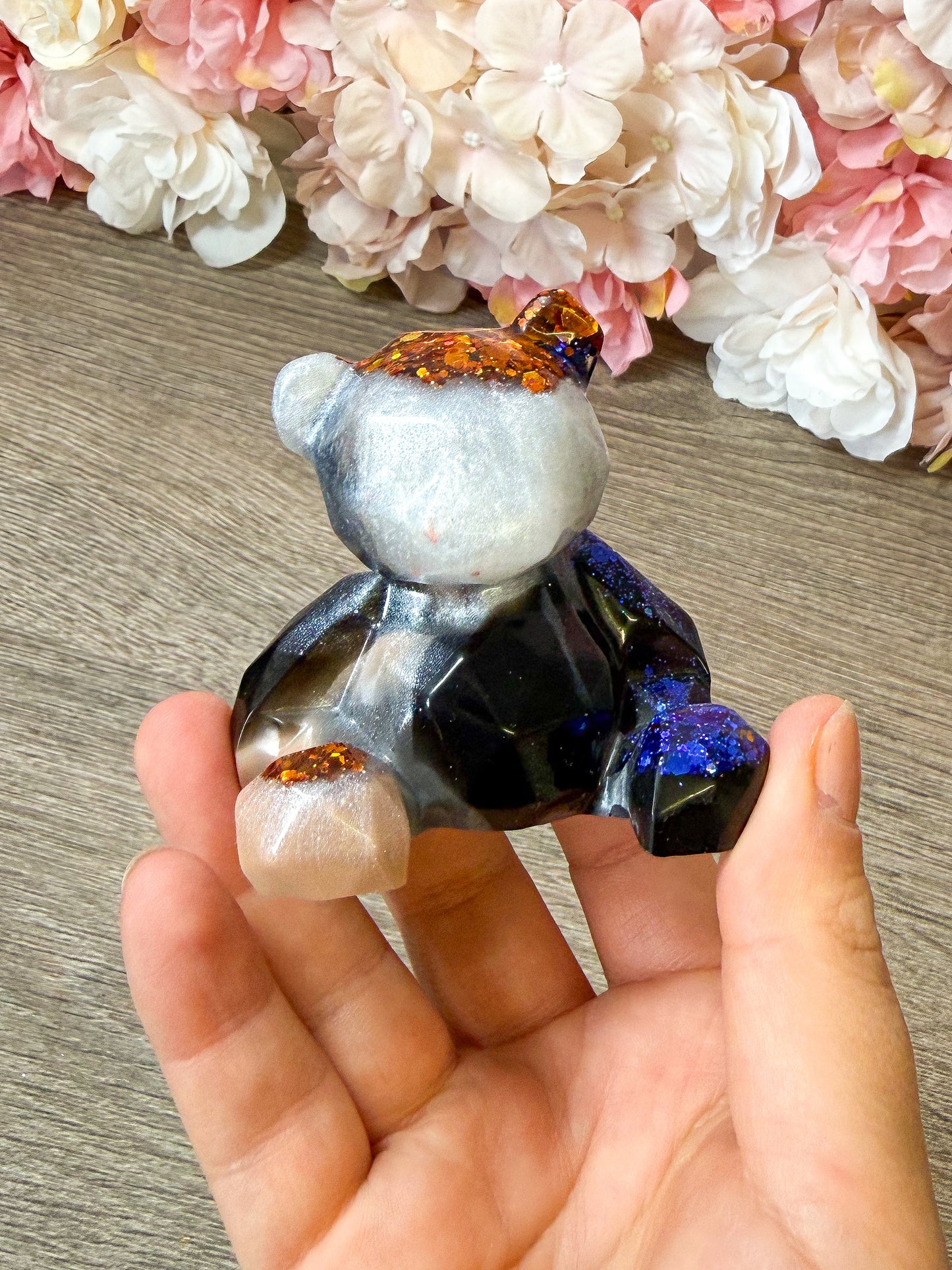 Teddy Figur aus Epoxidharz – handgefertigte Deko Figur Einzelstück