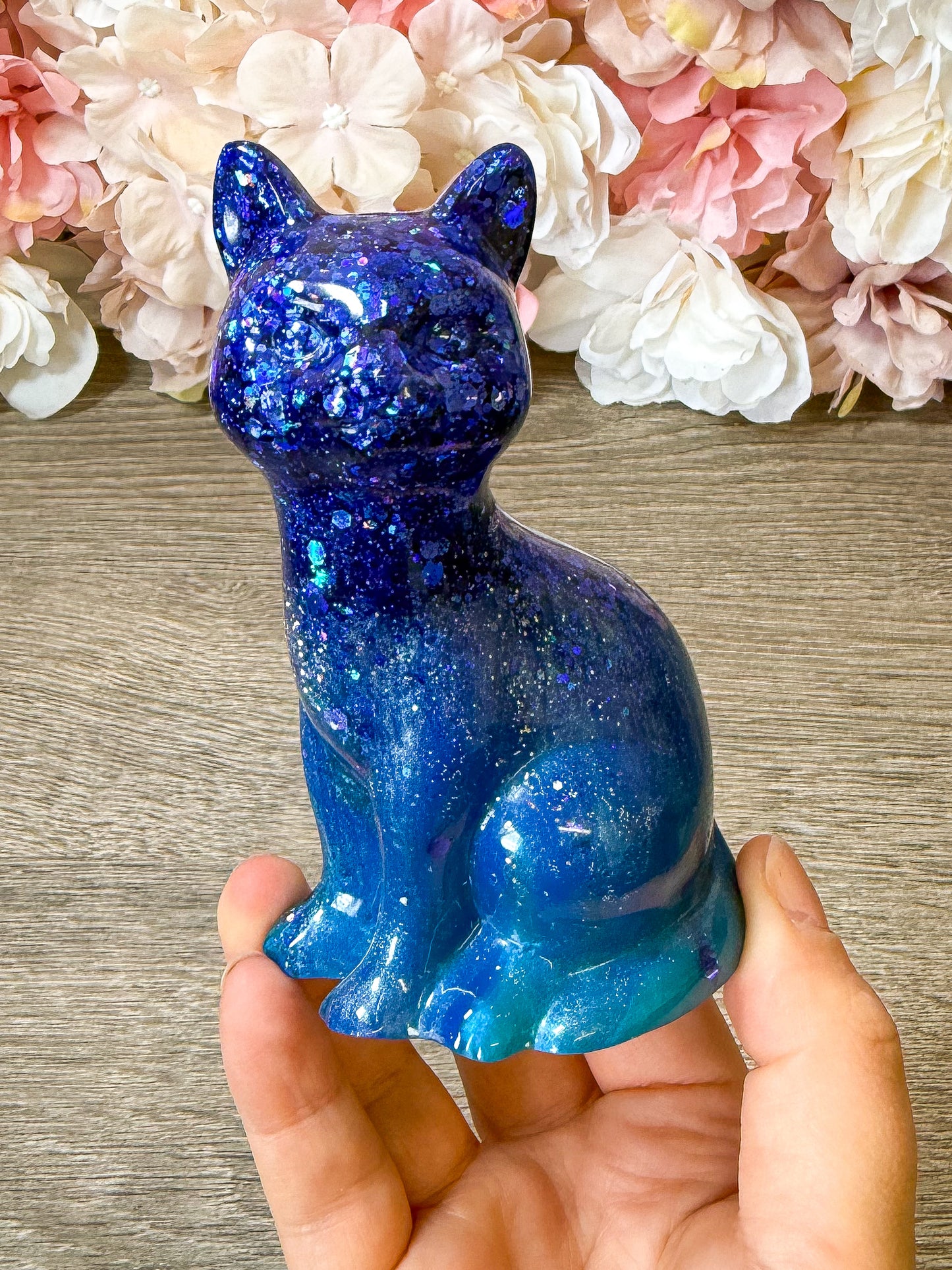Handgefertigte Katzen Figur aus Resin Blau – süße Deko & Geschenkidee