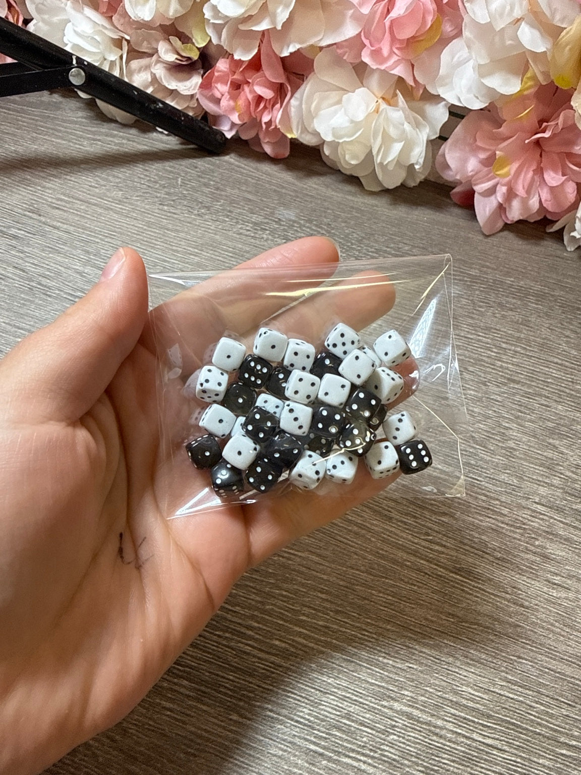 Mini Würfel Schwarz & Weiß – Deko / Resin Einleger – neu