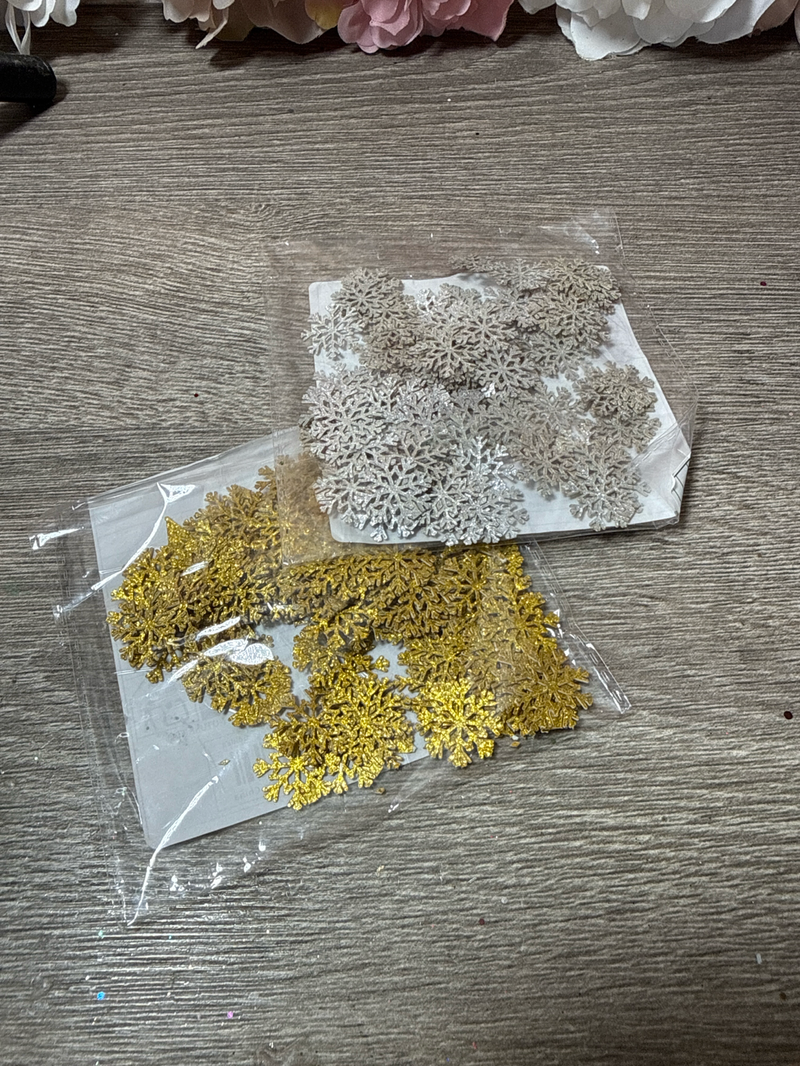 Schneeflocken-Konfetti Gold & Silber – neu