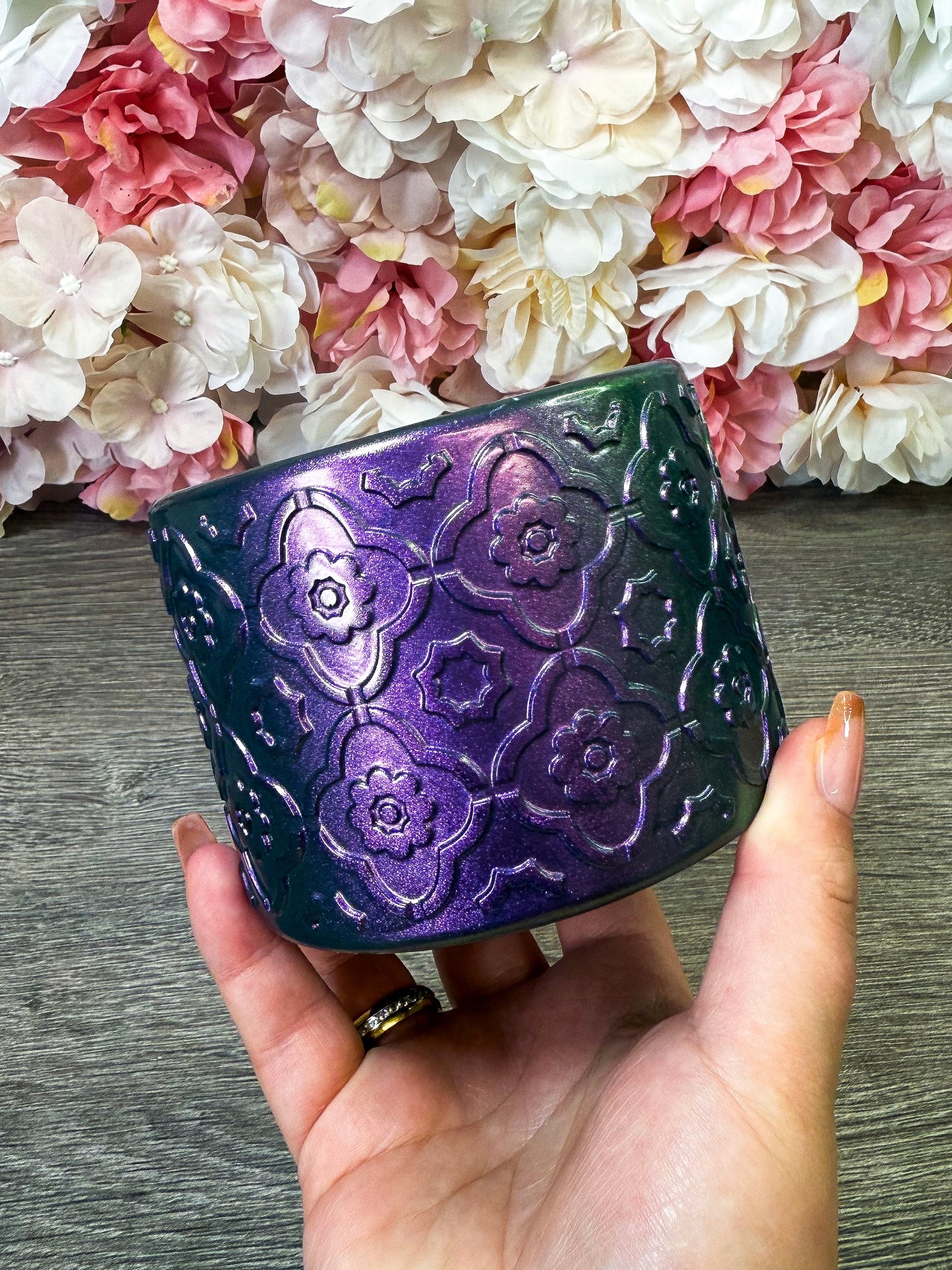 Blumentopf mit stilvollem Muster