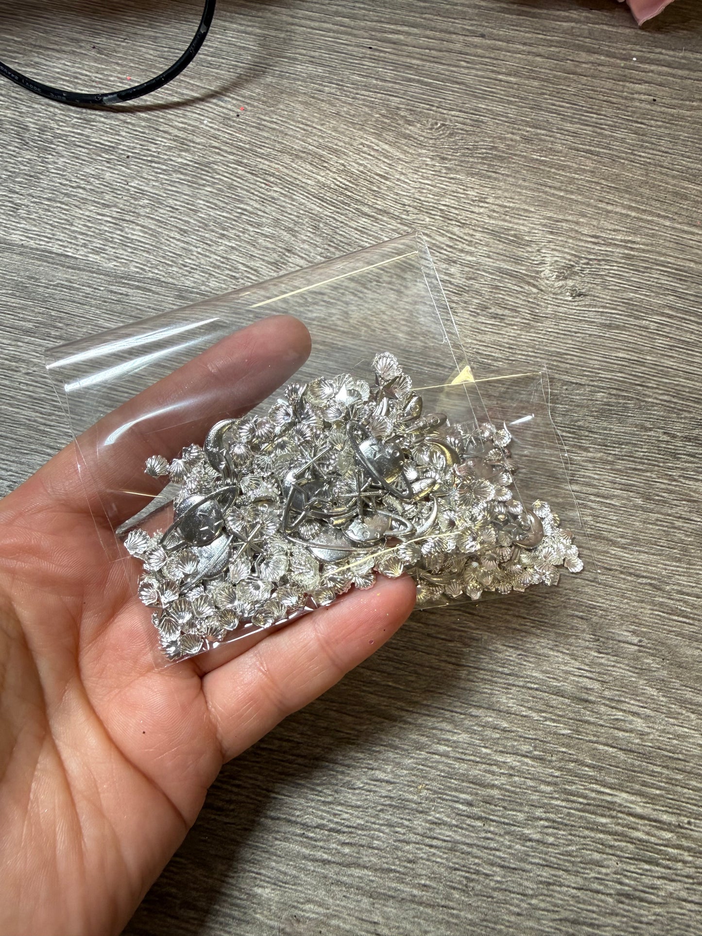 Silberne Metall-Charms Mix – ca. 20–25 g
