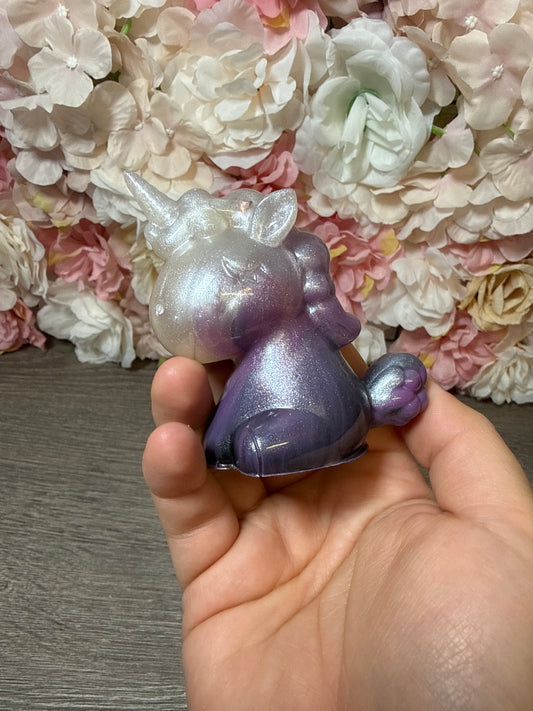 Einhorn Figur aus Epoxidharz – handgefertigte Deko Figur Einzelstück