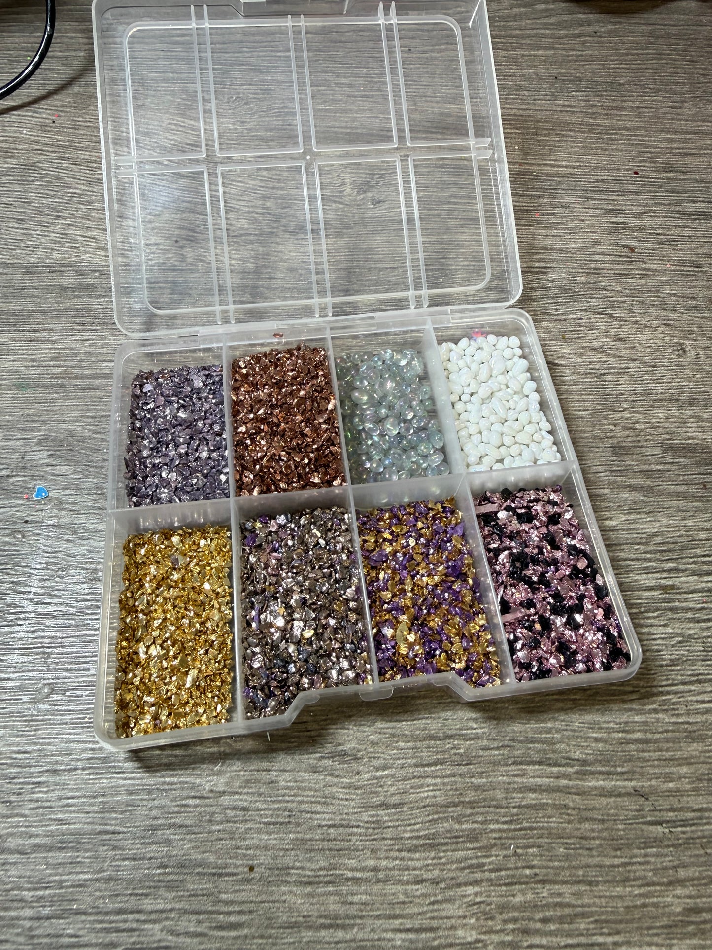 Große Deko-Steinchen Box für Resin – 8 Farben inkl. Sortierbox