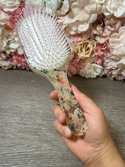 Einzelstück – Haarbürste mit echten, eingearbeiteten Blüten