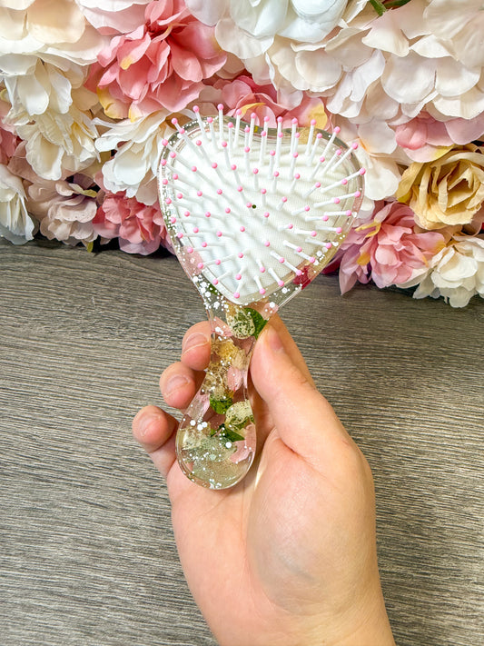 Einzelstück – Haarbürste mit echten, eingearbeiteten Blüten