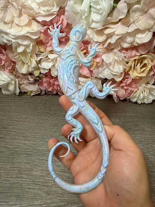 Gecko Figur aus Epoxidharz – handgefertigte Deko Figur Einzelstück
