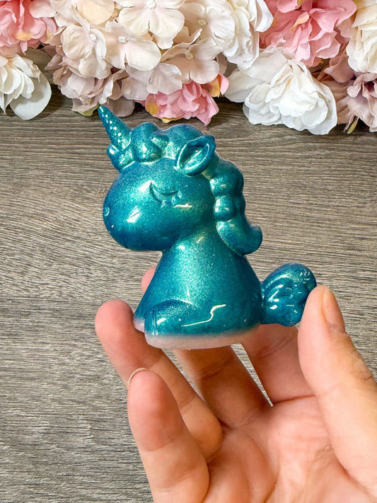 Einhorn Figur aus Epoxidharz – handgefertigte Deko Figur Einzelstück