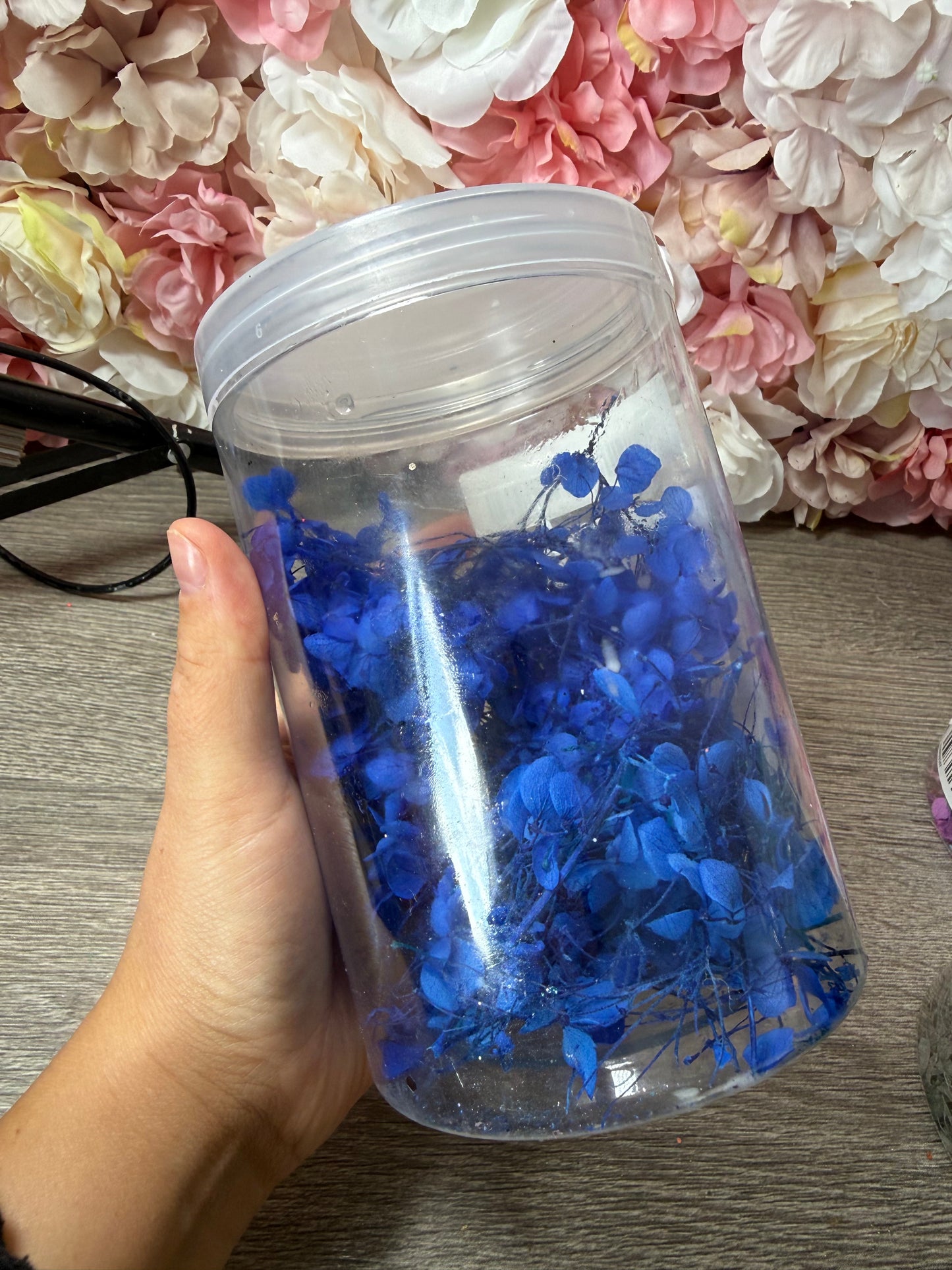 Große Dose Trockenhortensien Blau – teilbefüllt – Resin Deko