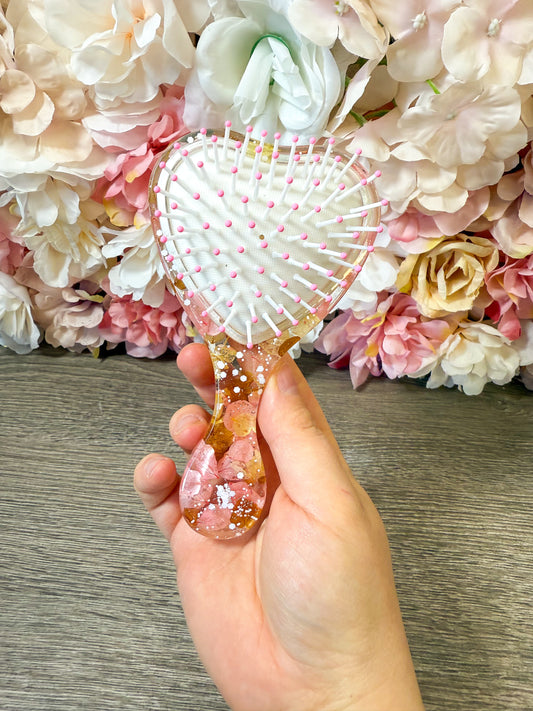 Einzelstück – Haarbürste mit echten, eingearbeiteten Blüten