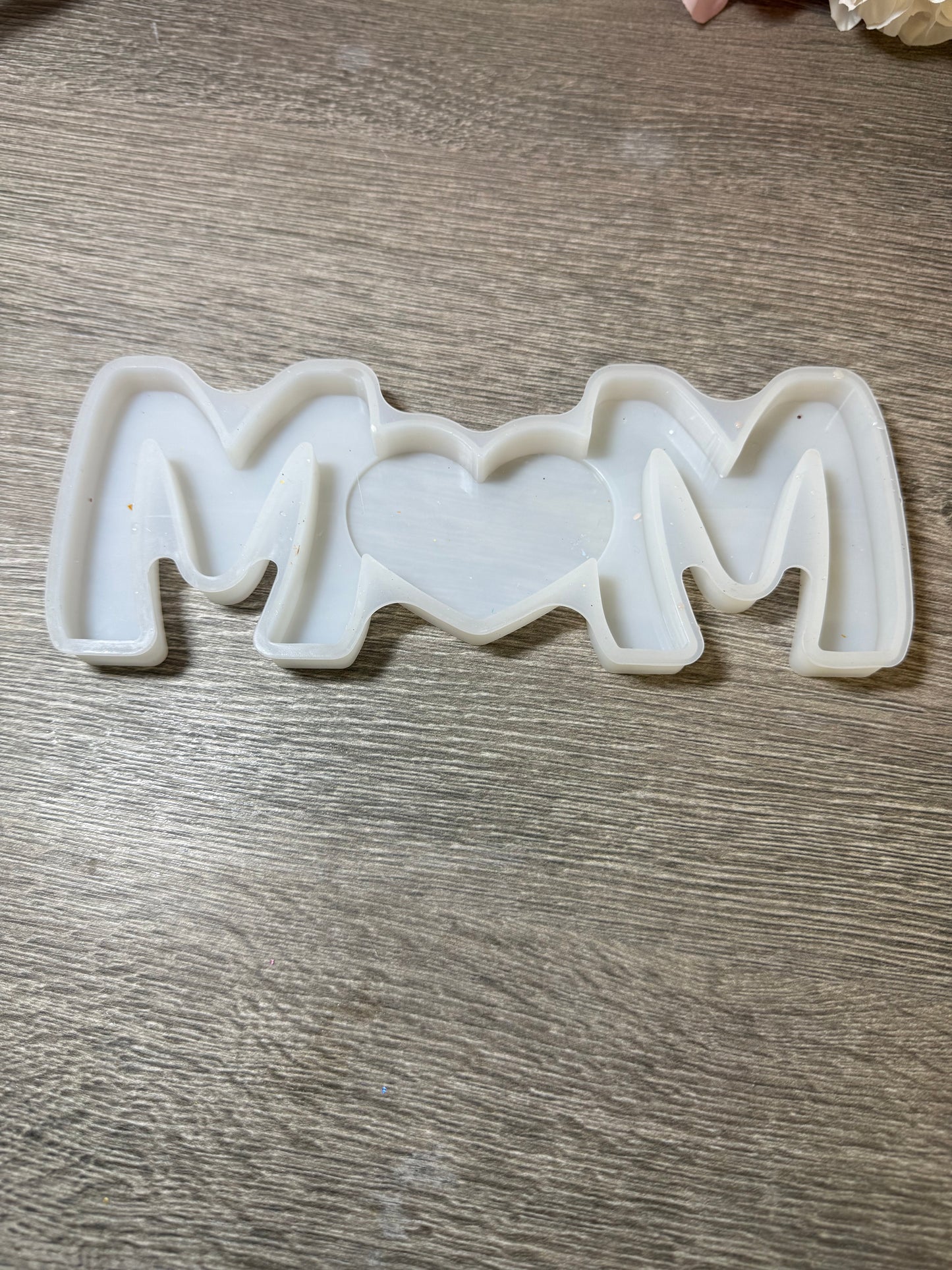 Silikonform „MOM“ mit Herz – gebraucht – Resin