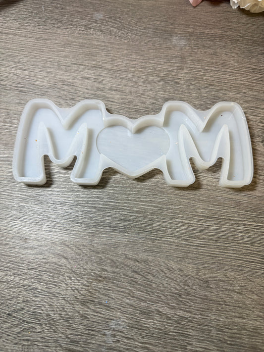 Silikonform „MOM“ mit Herz – gebraucht – Resin