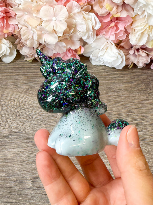 Einhorn Figur aus Epoxidharz – handgefertigte Deko Figur Einzelstück