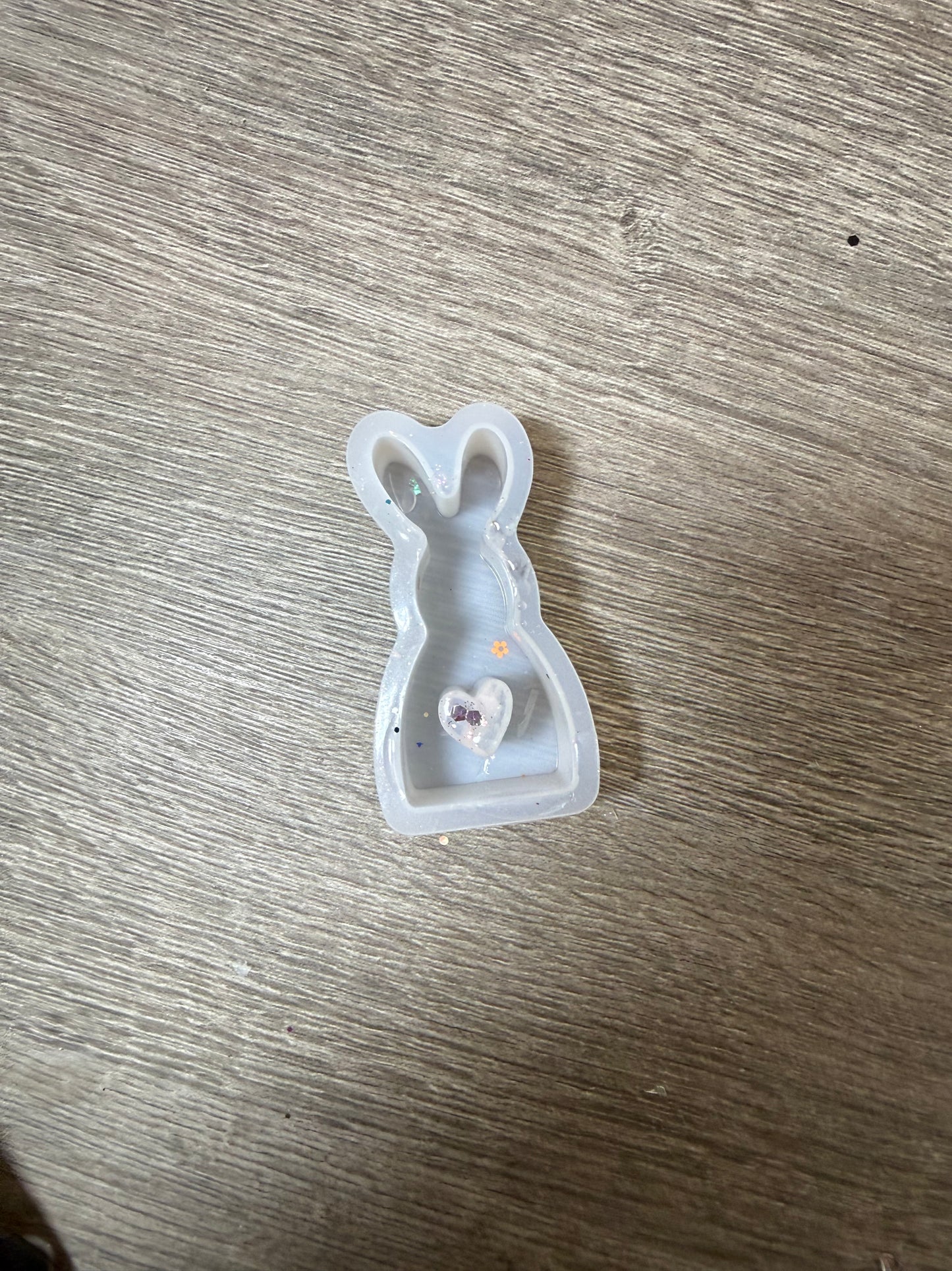 Silikonform kleiner Hase mit Herz – gebraucht