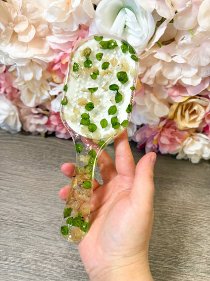 Einzelstück – Haarbürste mit echten, eingearbeiteten Blüten