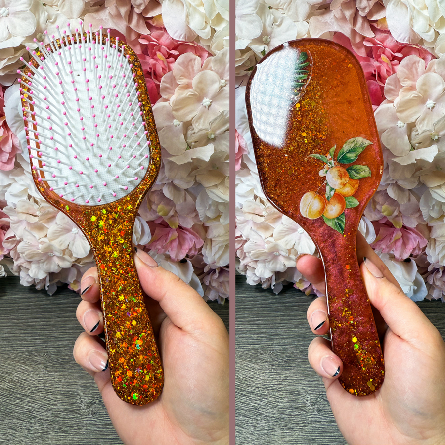 Haarbürste mit echten Hortensien in verschiedenen Designs