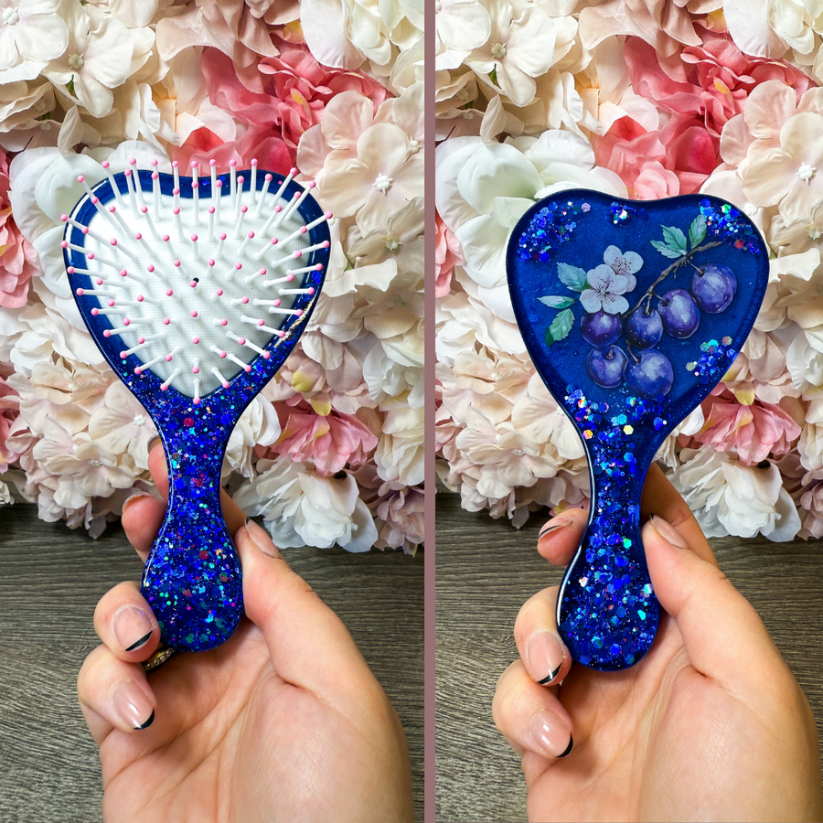 Haarbürste mit echten Hortensien in verschiedenen Designs