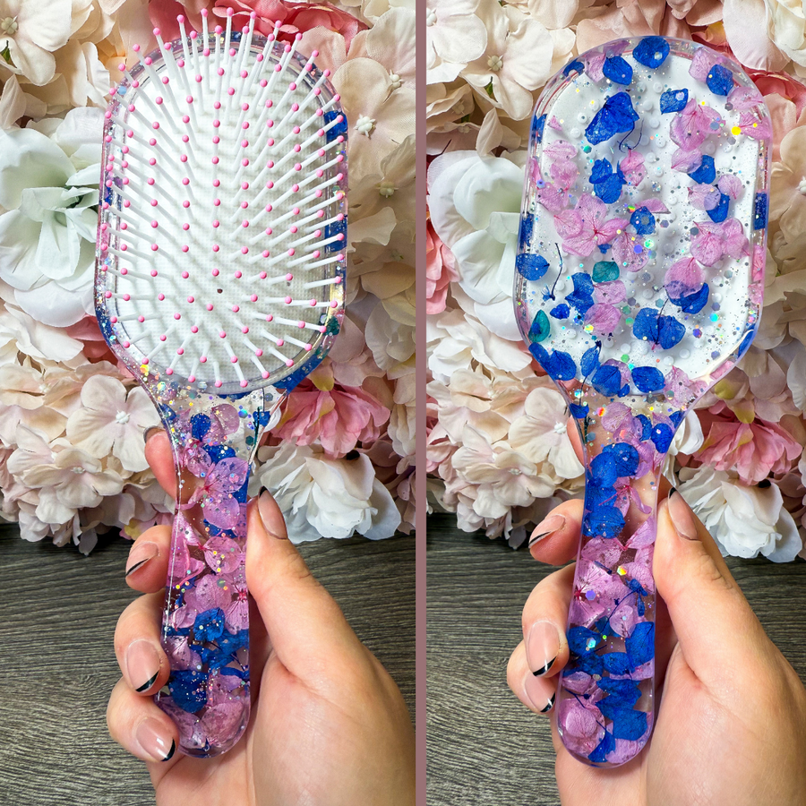 Haarbürste mit echten Hortensien in verschiedenen Designs