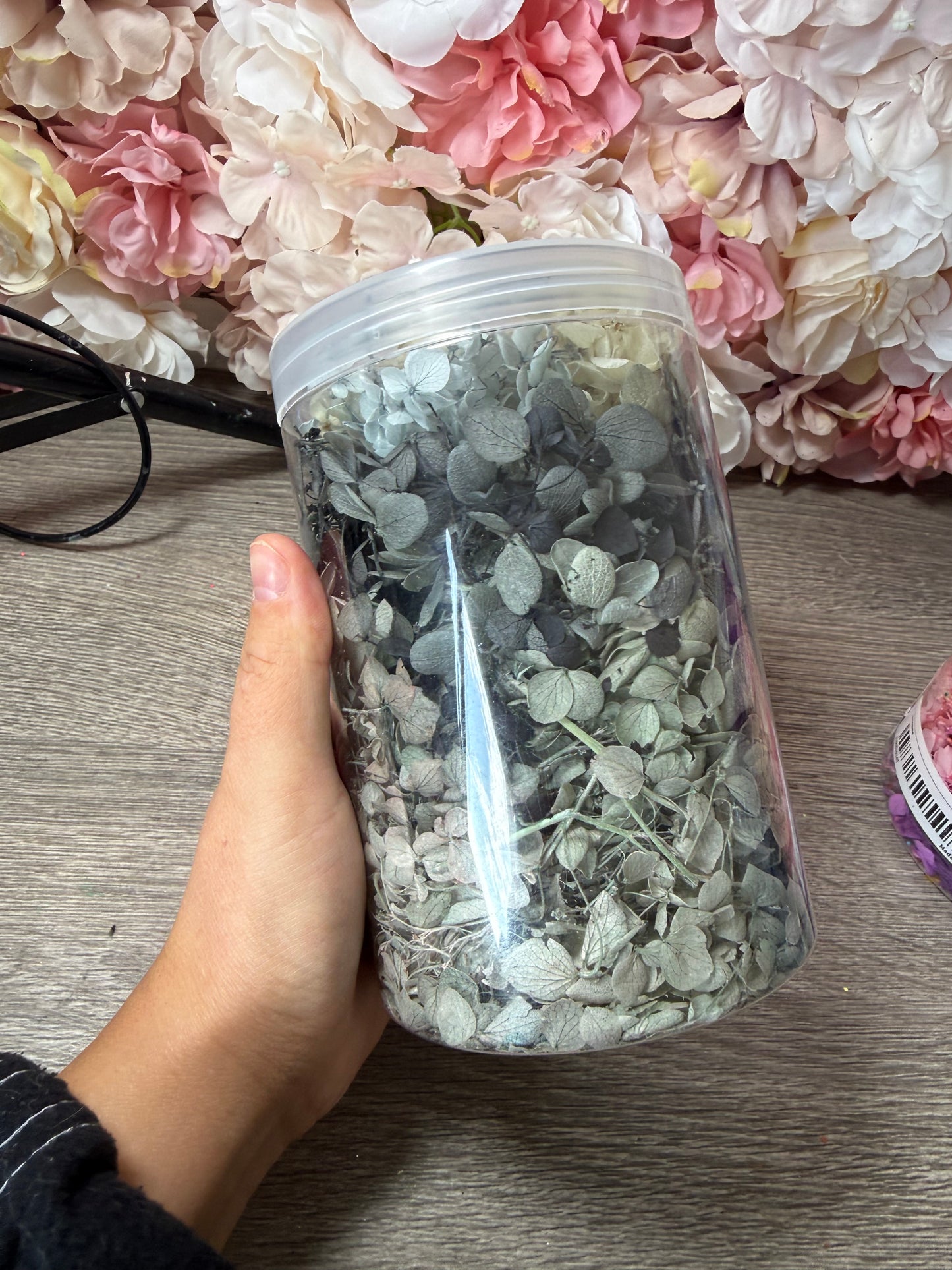 Große Dose Trockenhortensien Grau – prall gefüllt – Resin Deko