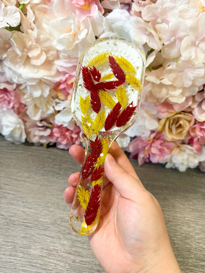 Einzelstück – Haarbürste mit echten, eingearbeiteten Blüten