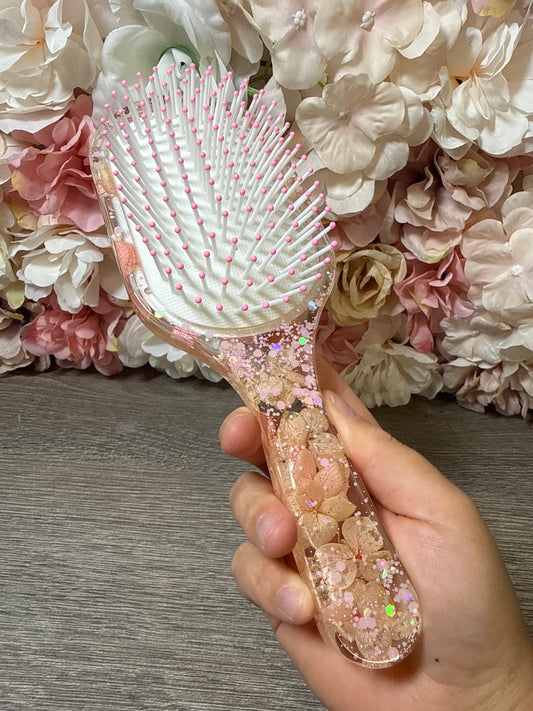 Einzelstück – Haarbürste mit echten, eingearbeiteten Blüten