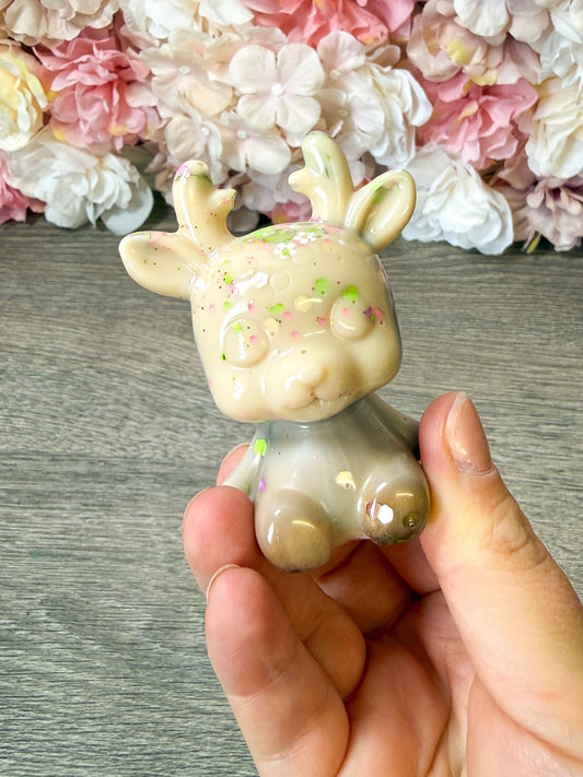 Hirsch Figur aus Epoxidharz – handgefertigte Deko Figur Einzelstück