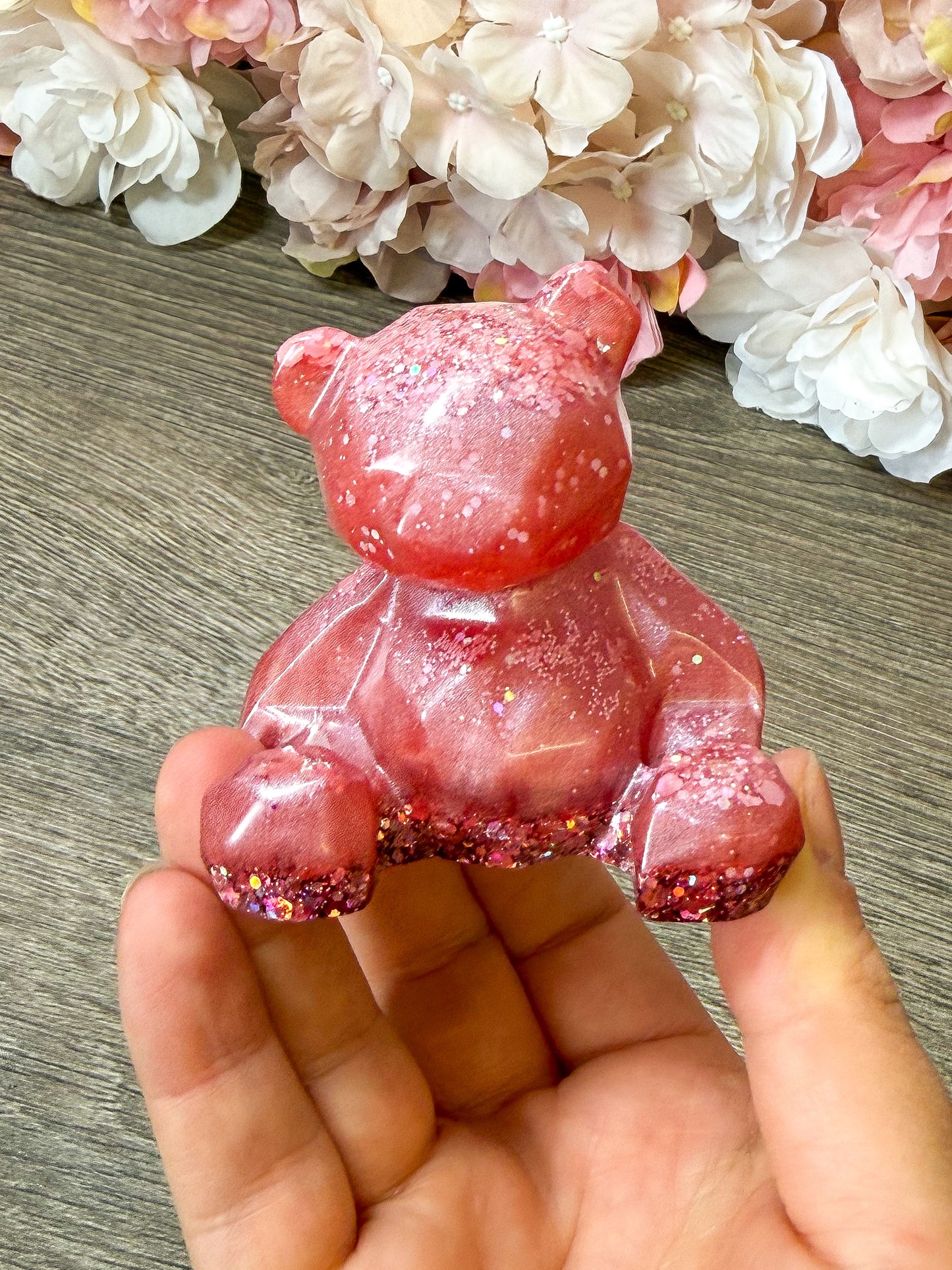 Teddy Figur aus Epoxidharz – handgefertigte Deko Figur Einzelstück