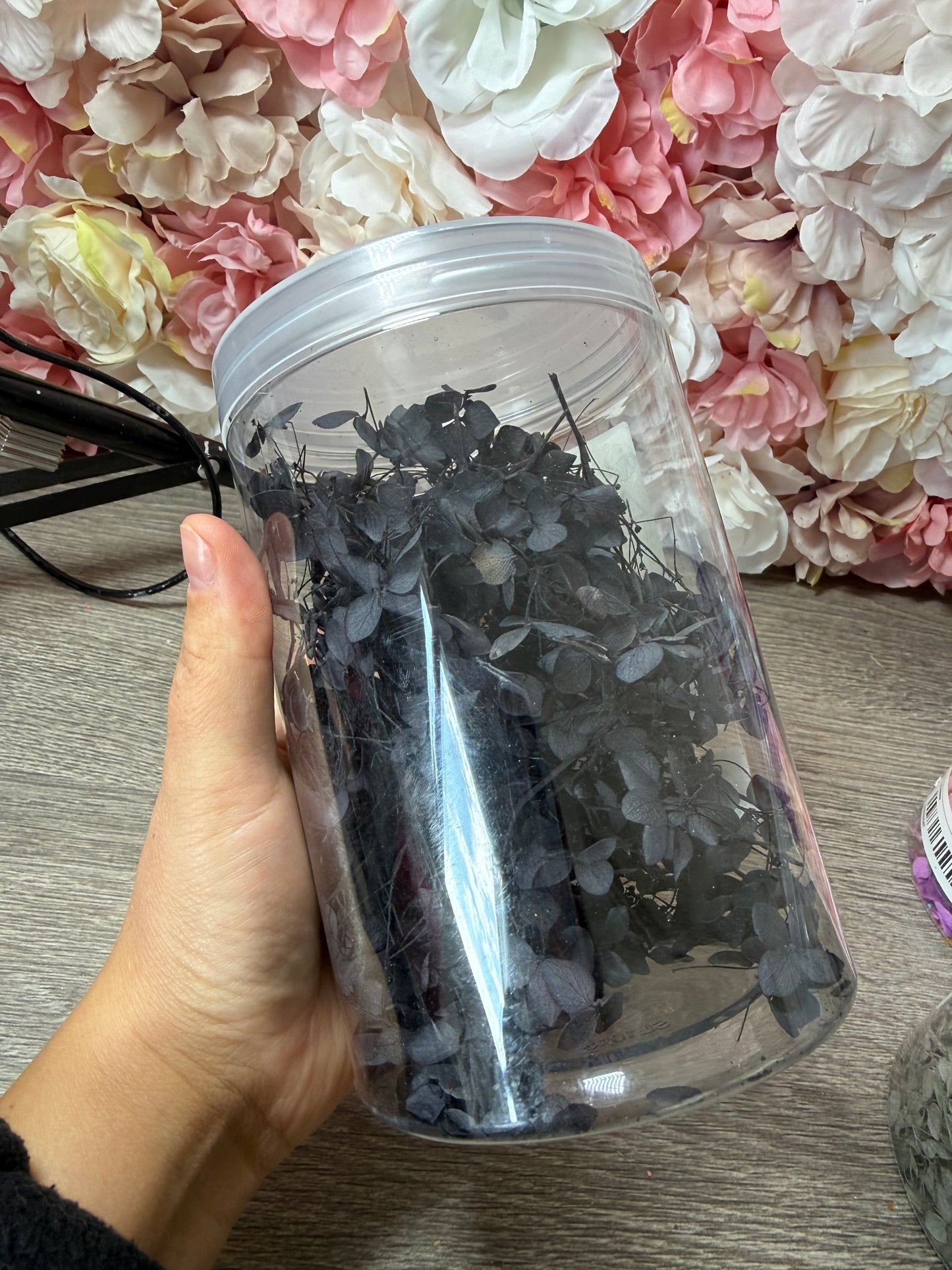 Große Dose Trockenhortensien Schwarz – teilbefüllt – Resin Deko