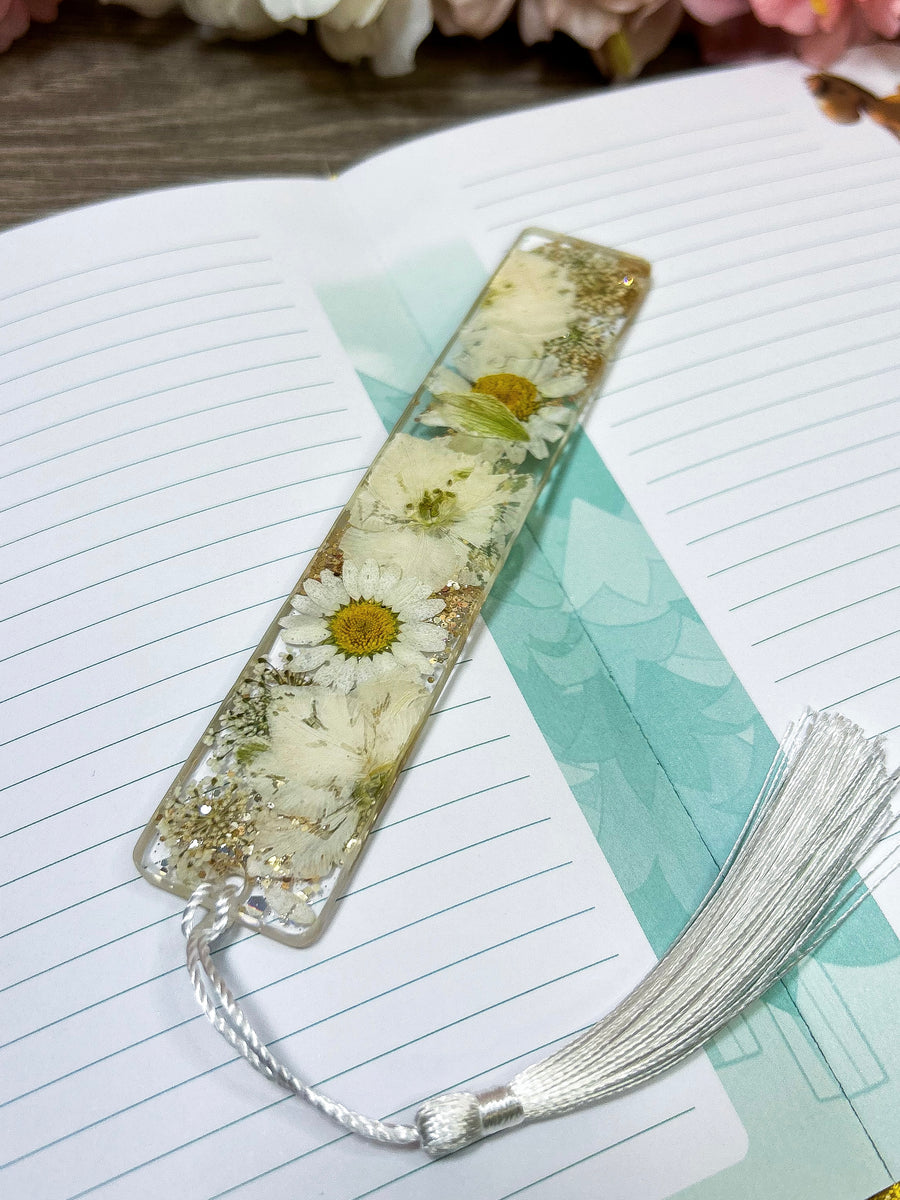 Lesezeichen mit Blüten in verschiedenen Designs