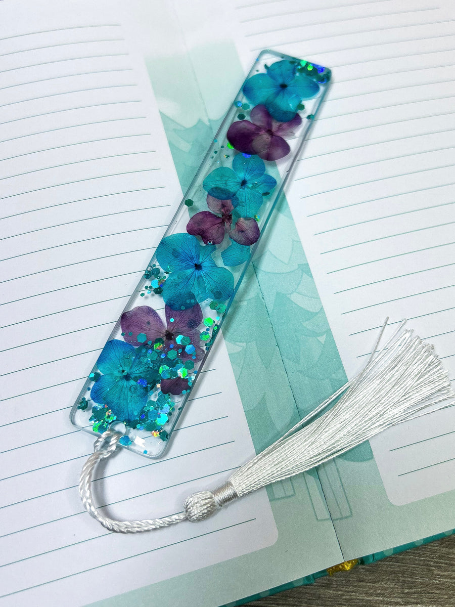 Lesezeichen mit Blüten in verschiedenen Designs
