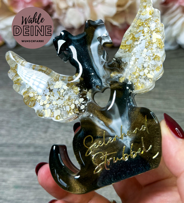 Personalisierbare 2D Hundefigur mit Flügeln (frontal)