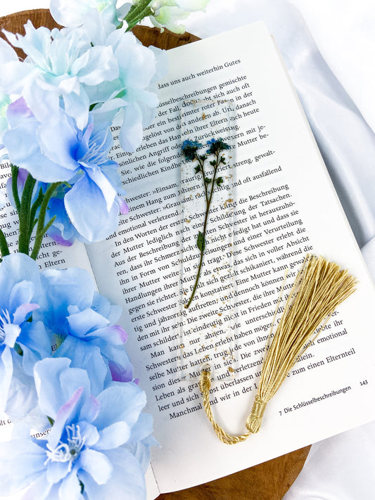 Lesezeichen mit echtem gepressten Vergissmeinicht
