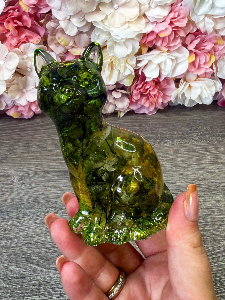 Figur Katze mit echten Blüten "Grün"