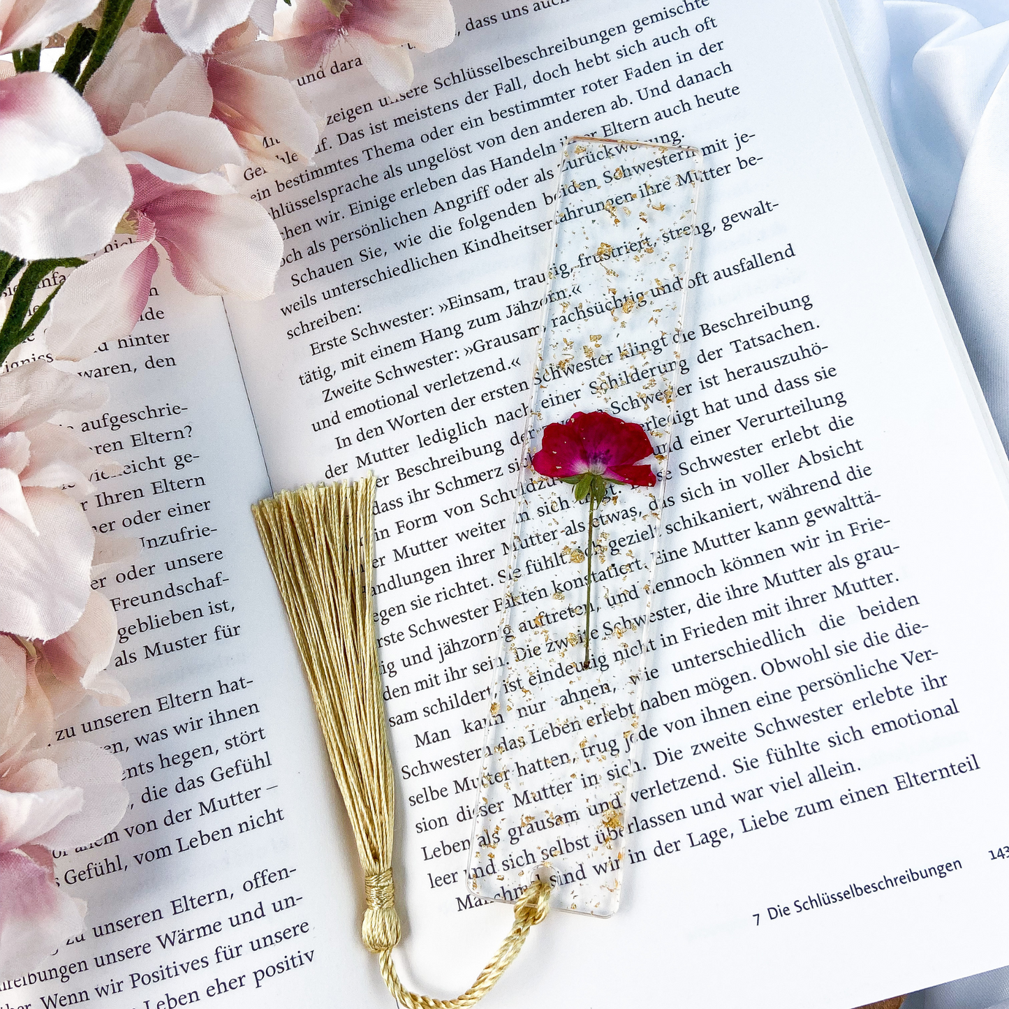 Lesezeichen mit echter gepresster Rose