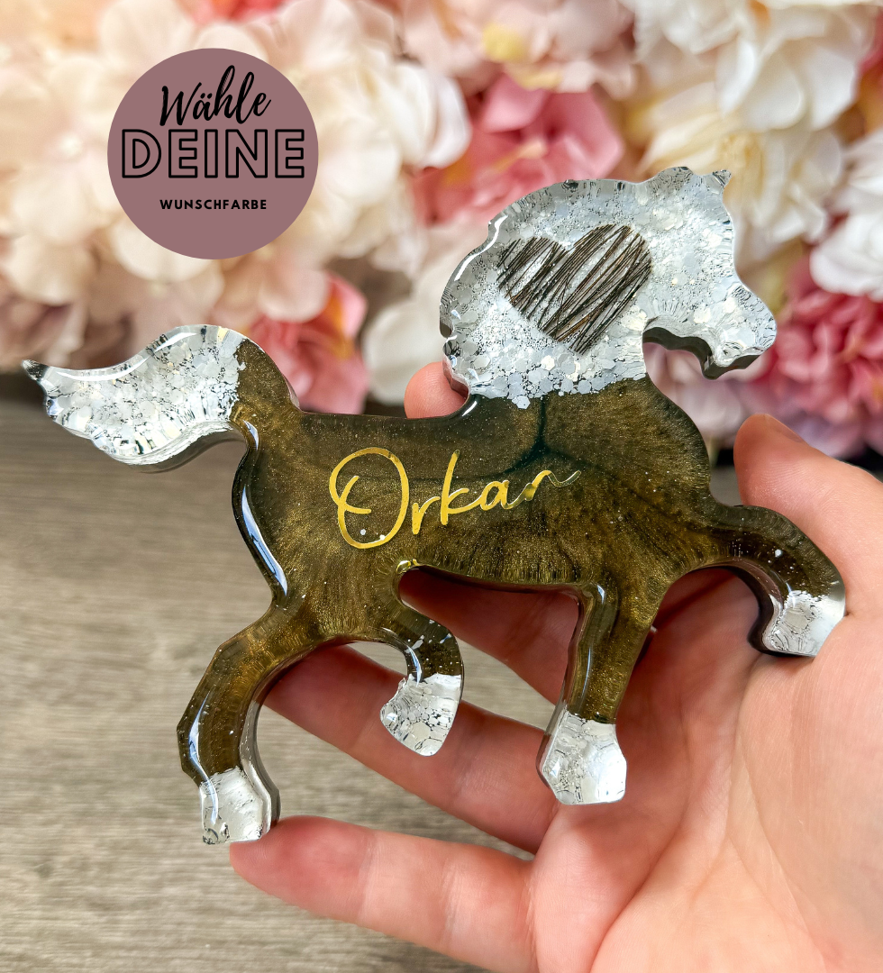 Personalisierbare Pferdefigur aus Resin – individuelles Andenken an dein Herzenspferd