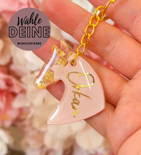 Personalisierter Pferde Schlüsselanhänger mit Name – handgefertigter Resin Anhänger für Pferdeliebhaber